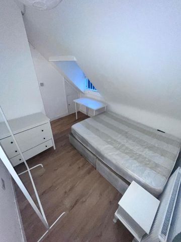 1 bedroom in a flat share to rent - Photo 4