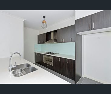 16 Attunga St, Chadstone, Vic 3148 - Photo 5