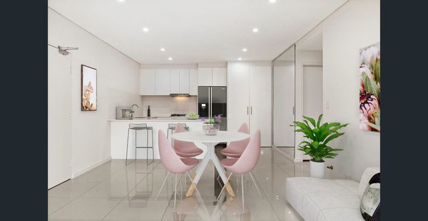 Courtyard apartment with direct street entry - Photo 1