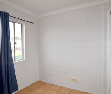 AS CENTRAL AS THEY COME! TIDY UNIT IN THE HEART OF GLADSTONE - Photo 2