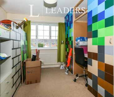 3 bedroom house to rent The Martells, Barton on Sea, New Milton, BH25 - Photo 3