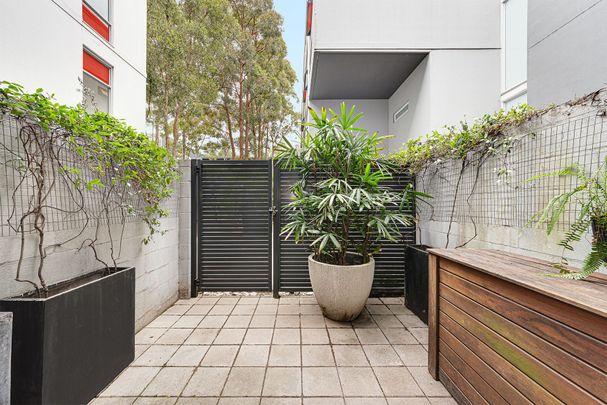 Stylish One-Bedroom Apartment with Study & Dual Outdoor Areas - Photo 1