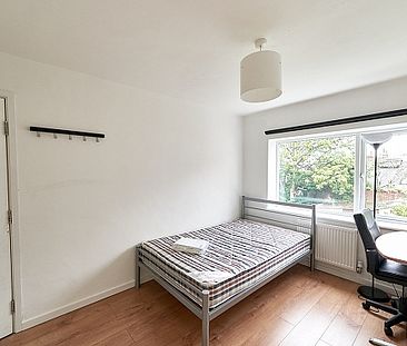 Amazing 3 bed property close to University of Sheffield - Photo 1