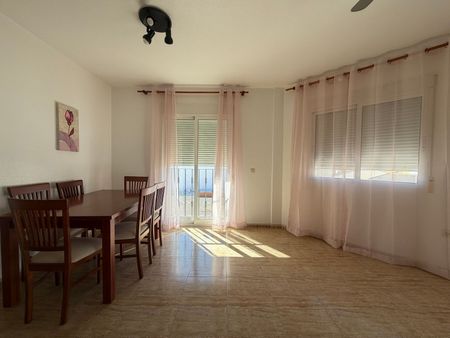 Alquiler de piso en Calle Méndez Núñez - Photo 4