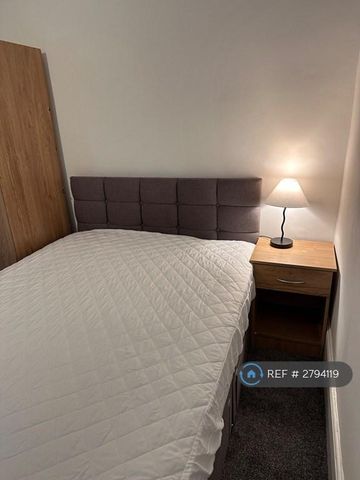 1 bedroom in a house share to rent - Photo 3