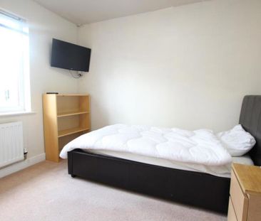 A 3 bedroom detached home in Cheswick Village, ideally located clos... - Photo 5