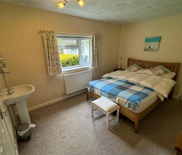4 bedroom detached bungalow to rent - Photo 4