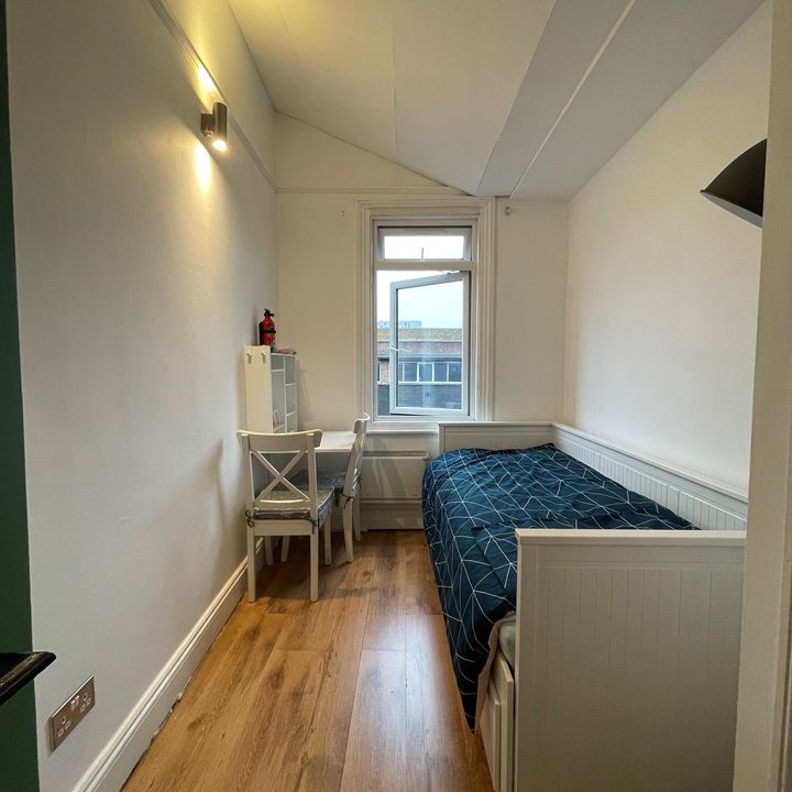 Studio Flat, Clapham Park Road, SW4 - Photo 1