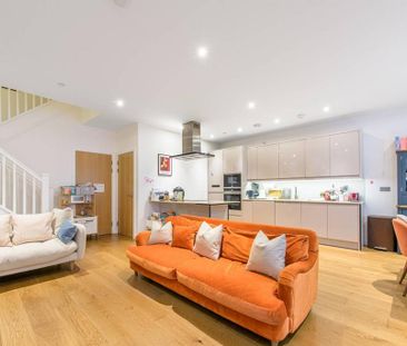 4 bedroom terraced house to rent - Photo 1