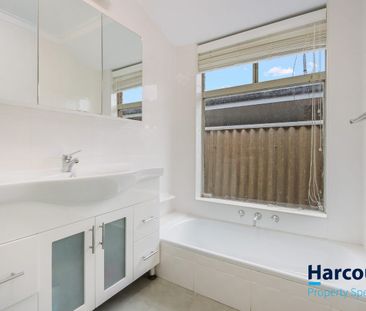 Spacious Family Living with Everyday Convenience - Photo 6