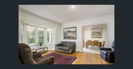 Charming 4 Bedroom Colonial Residence In Beautiful Magill! - Photo 3