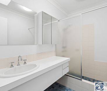 Freshly Renovated 2-Bedroom Villa in Quiet Complex HOME OPEN SATURD... - Photo 2