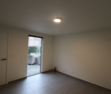 Een recent gerenoveerde woning met 3 slaapkamers, terras en garage. - Foto 6