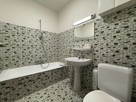 Gerenoveerd 3-slaapkamer appartement met garagebox in centrum Turnhout - Photo 5