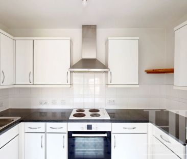 Commonwealth Drive, Choda House Commonwealth Drive, RH10 - Photo 2