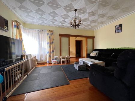 22 Riviera Road, Avondale Heights VIC 3034 - Photo 4