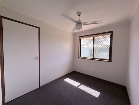 Beautifully Refreshed Home with Private Swimming Pool - Photo 4