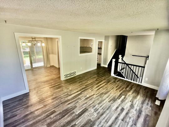 For Lease - 17 Larkdale Crescent, Essa, Ontario - Photo 1