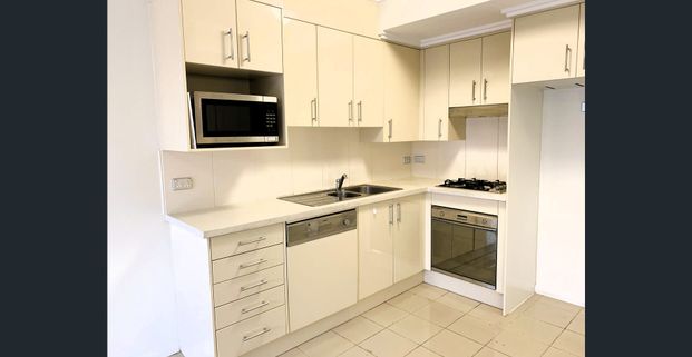 One Bedroom Plus Study Apartment in Waitara - Photo 1