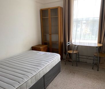 Room in a Shared House, Barnes, SW13 - Photo 4