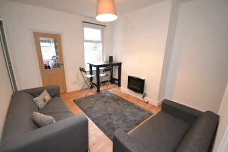 4 bed Mid Terraced House for Rent - Photo 5