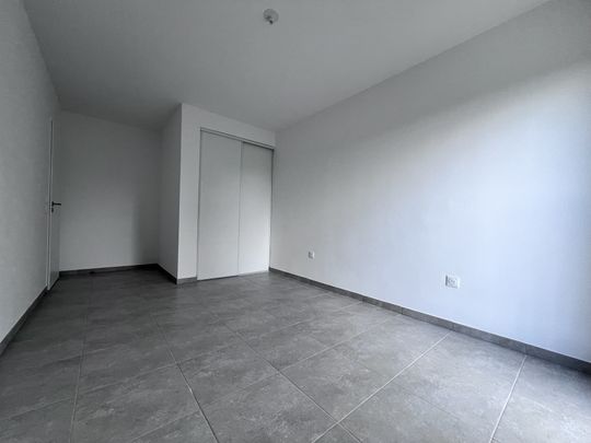 Appartement 3 pièces 64m2 MARSEILLE 9EME 1 075 euros - Photo 1