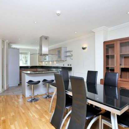 5 bedroom property to rent in Brentford - Photo 1