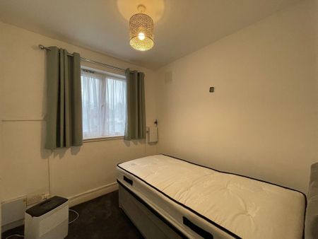 3 bedroom semi-detached house to rent - Photo 2