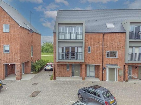 Harry Lemon Court, Beaulieu Park, Cm, CM1 - Photo 1