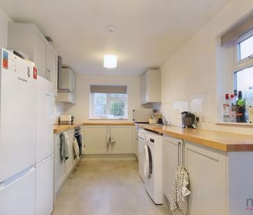 1 bedroom in a house share to rent - Photo 3