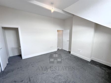 4 bedroom apartment to rent - Photo 4