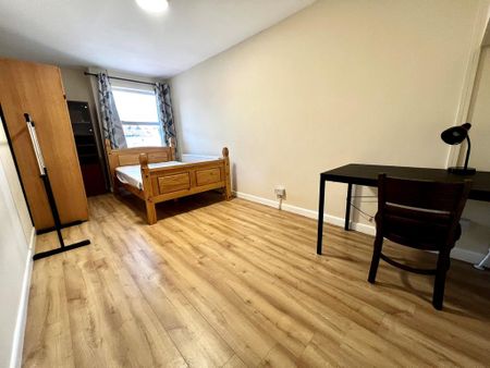 House share to rent - Photo 2