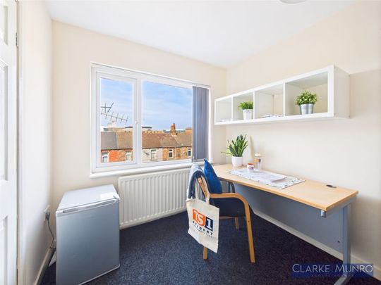 Borough Road, Room 9, Middlesbrough - Photo 1