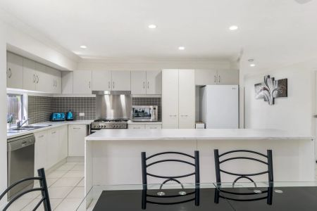 Spacious low maintenance home in quiet cul-de-sac with SOLAR! - Photo 5