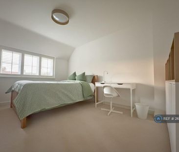 4 bedroom detached house to rent - Photo 3