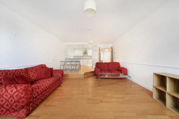 2 bedroom flat in Cotton Row - Photo 1