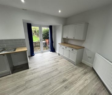 2 bedroom semi-detached house to rent - Photo 6