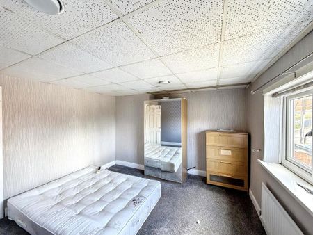 3 bedroom end of terrace house to rent - Photo 4