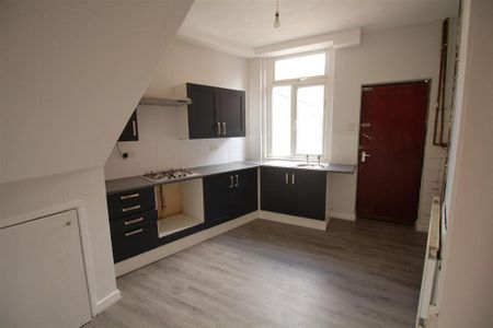 2 bedroom terraced house to rent - Photo 2