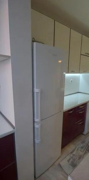 De inchiriat apartament o camera in zona Coresi - Fotografie 1