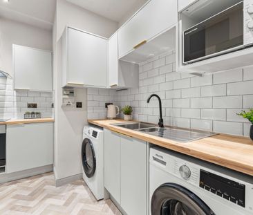 Spectacular refurbished Studios and Double en-suites - Photo 6