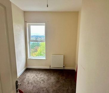 2 bedroom end of terrace house to rent - Photo 4