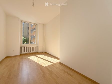 Zentrale helle Altbau-Wohnung mit moderner Küche und privatem Gartensitzplatz - Photo 2