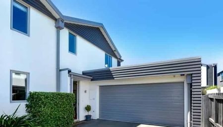 HALSWELL - FOUR BEDROOM HOME + PLUS STUDY, THREE BATHROOMS, HEAT PUMP, DOUBLE GARAGE - Photo 3