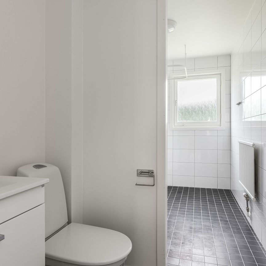 Kvinnebyvägen, Linköping - Photo 1