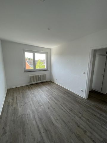 Gemütliche 3-Zimmer-Erdgeschosswohnung in Hambühren mit modernem Bodenbelag! - Photo 3