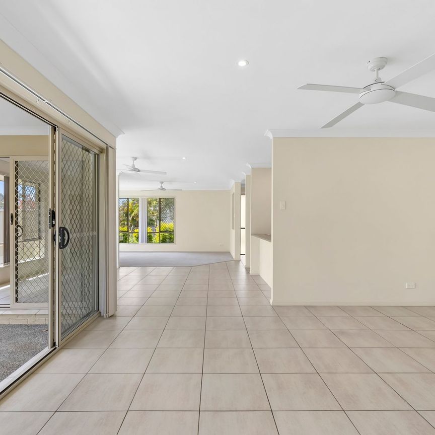 Spacious Family Living in the Heart of Upper Coomera - 4-Bedroom Home with Modern Comforts. - Photo 1