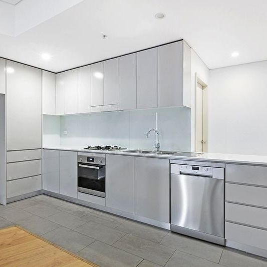 Bright & Stylish Executive Apartment with Views - Photo 1