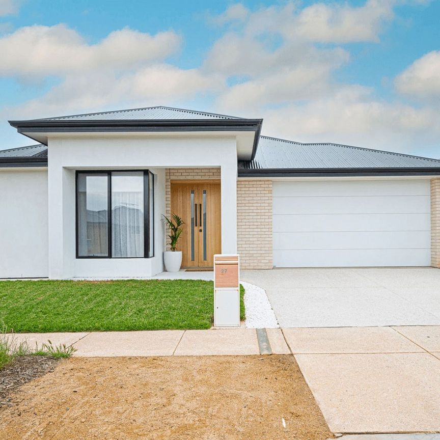 Modern 4 Bedroom Home - Photo 1