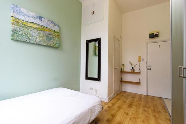 Flat 04 West Cromwell Road, Earls Court SW5 9QL - Photo 1
